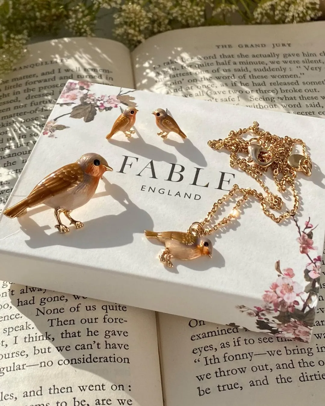 Online Fable England Enamel Robin Brooch